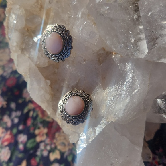 STERLING CONCHO EARRINGS Sterling Silver Pink Mother of Pearl Mussel Shell Carol - Picture 3 of 4